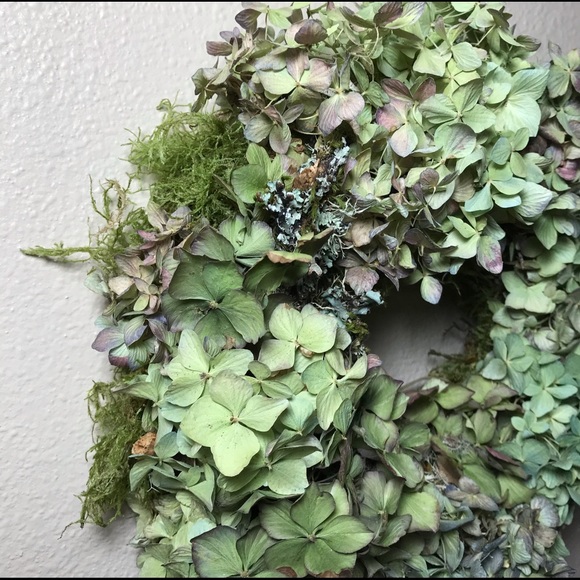 Easy DIY Dried Hydrangea Moss & Lichen Wreath Kit - Picture 2 of 3